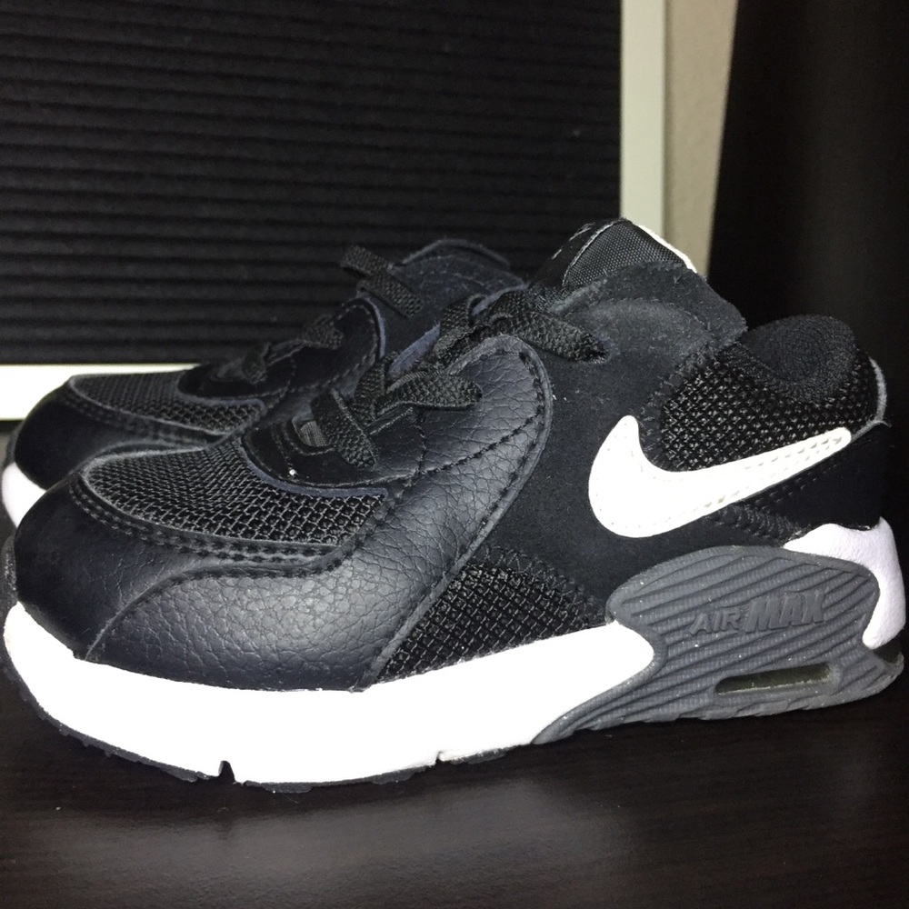 NIKE AIR MAX